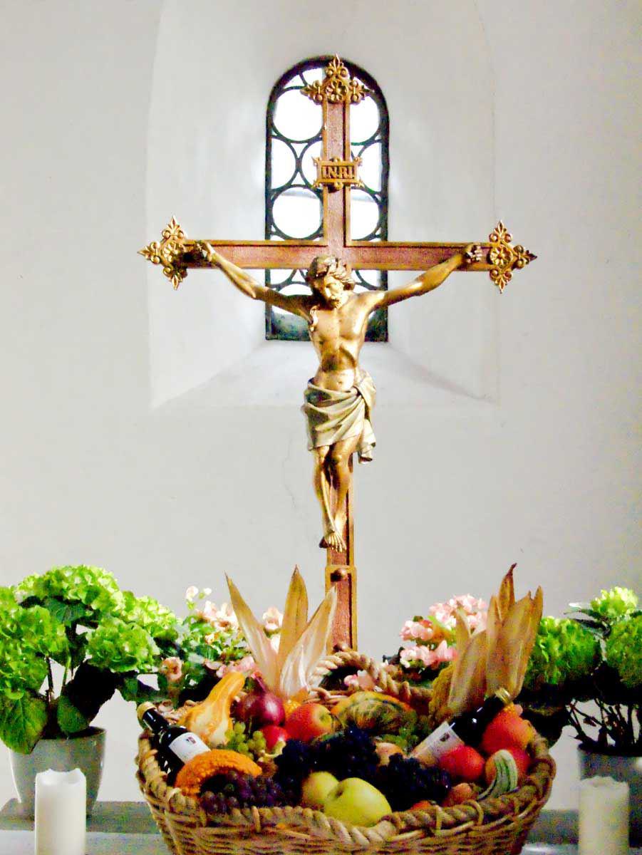 Altarschmuck & Tischkreuz zu Erntedank
