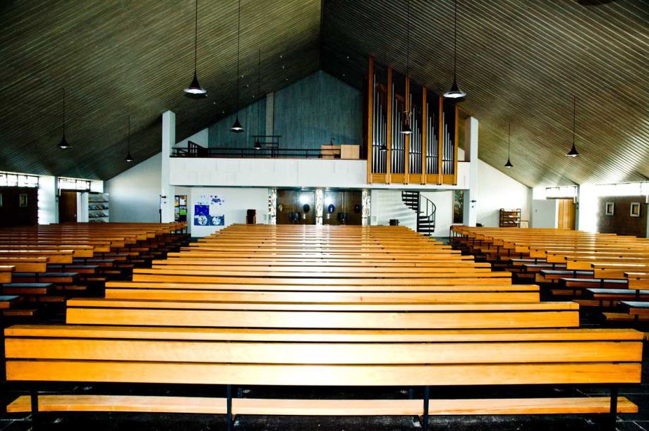 Blick vom Altar zur Orgelempore