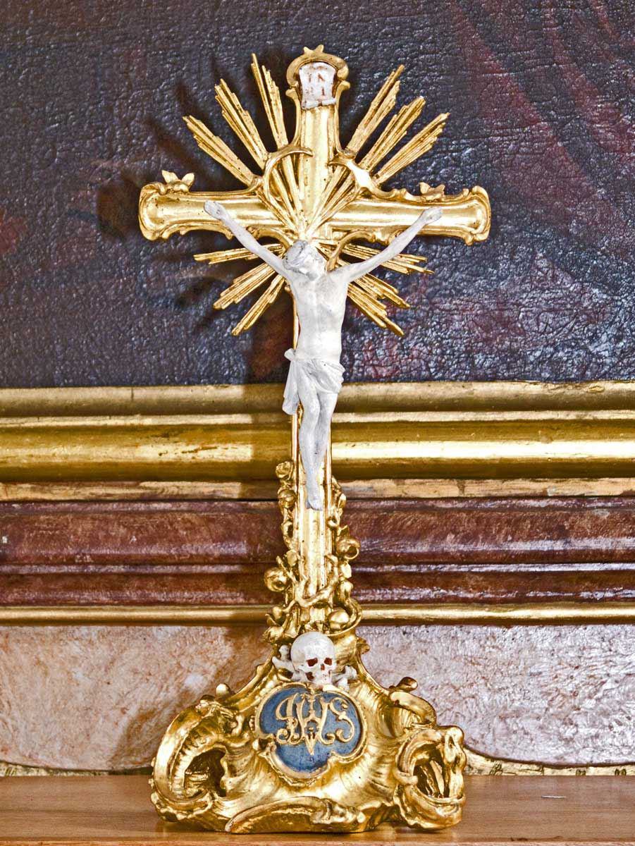 Crucifix auf Tabernakel