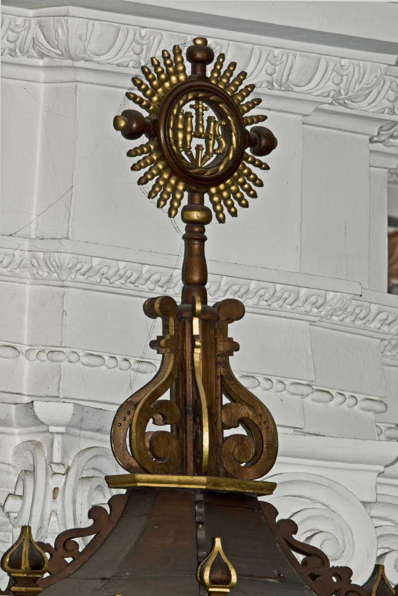 Kanzelkrone - Christusmonogramm in Strahlensonne