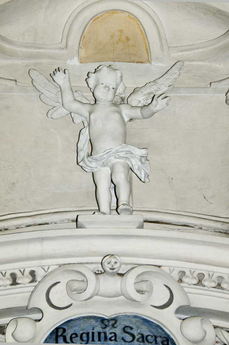 Engel in Altarkrone