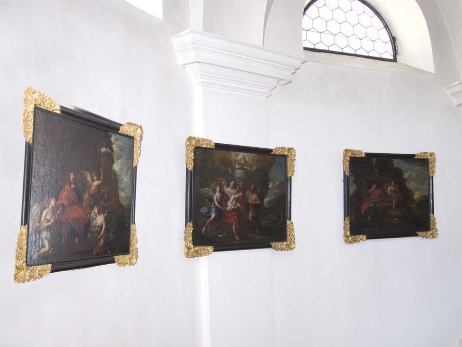3 Bildtafeln links des Altars