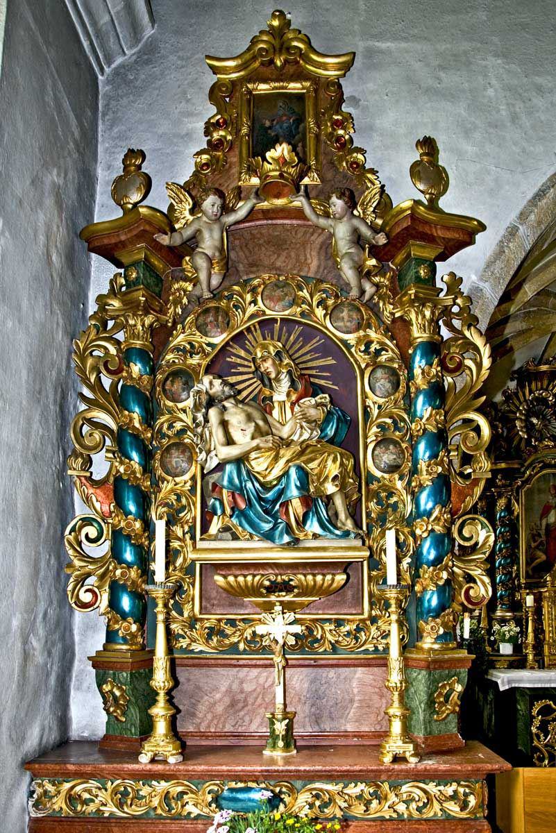 Linker Seitenaltar - Pietà