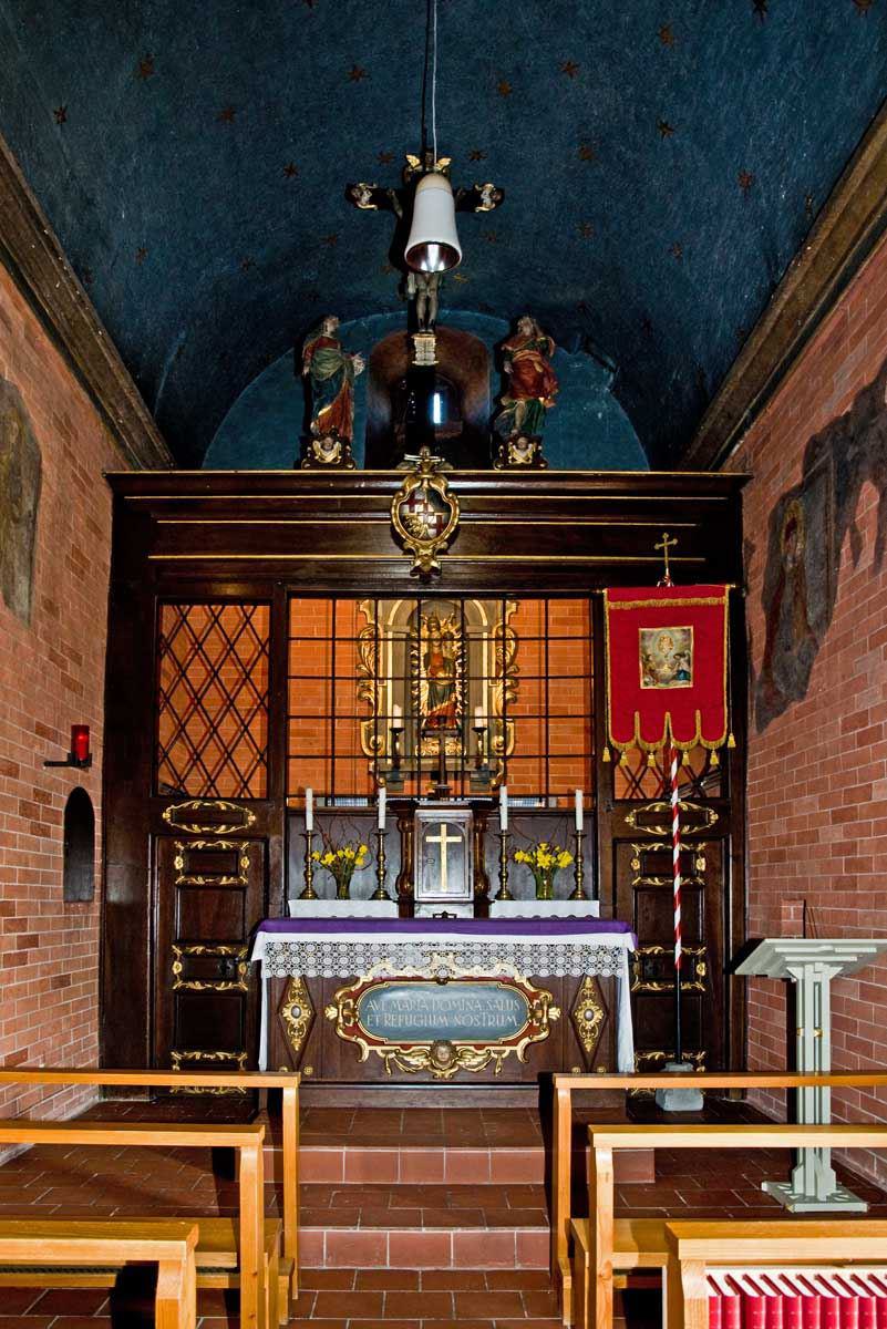 Blick zum Altar, Gitter, Gnadenbild
