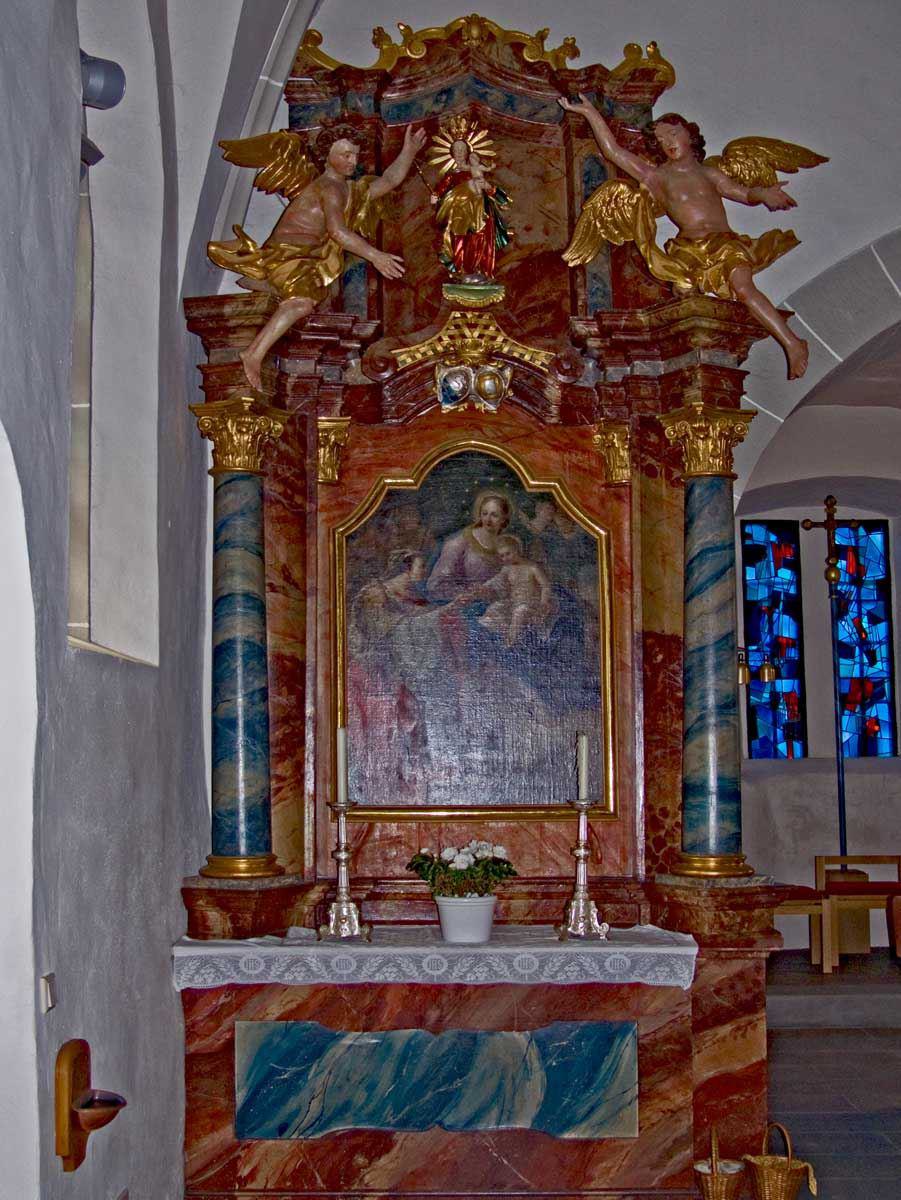 Linker Altar