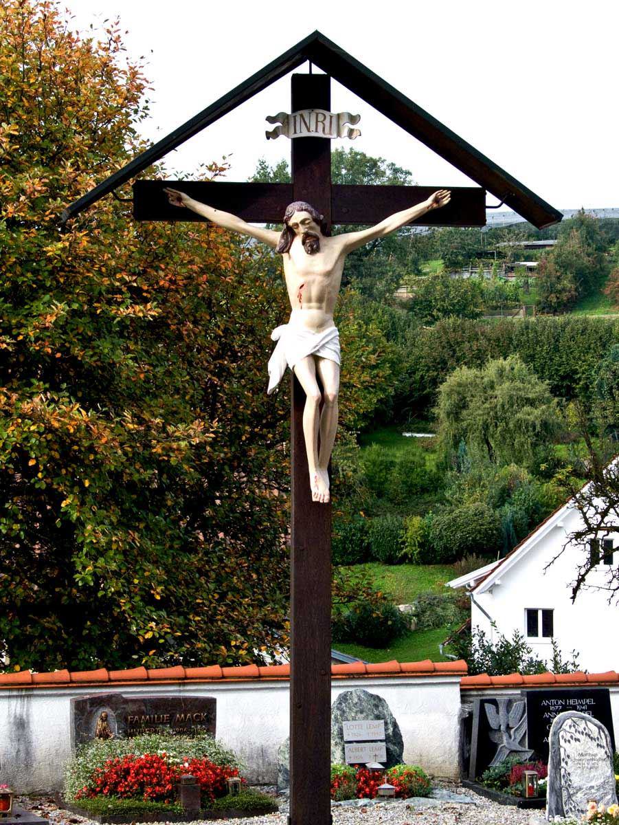 Crucifix auf dem Friedhof