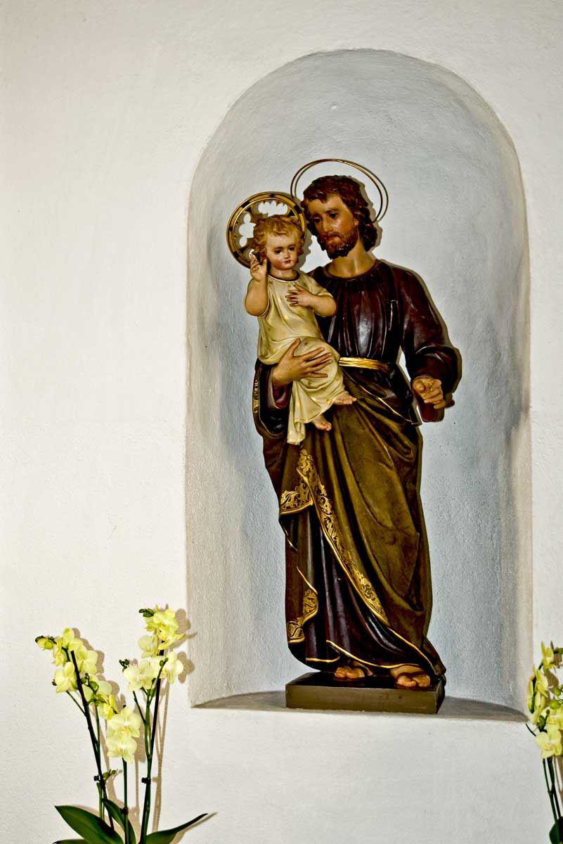 25 Hl. Josef mit dem Jesuskind