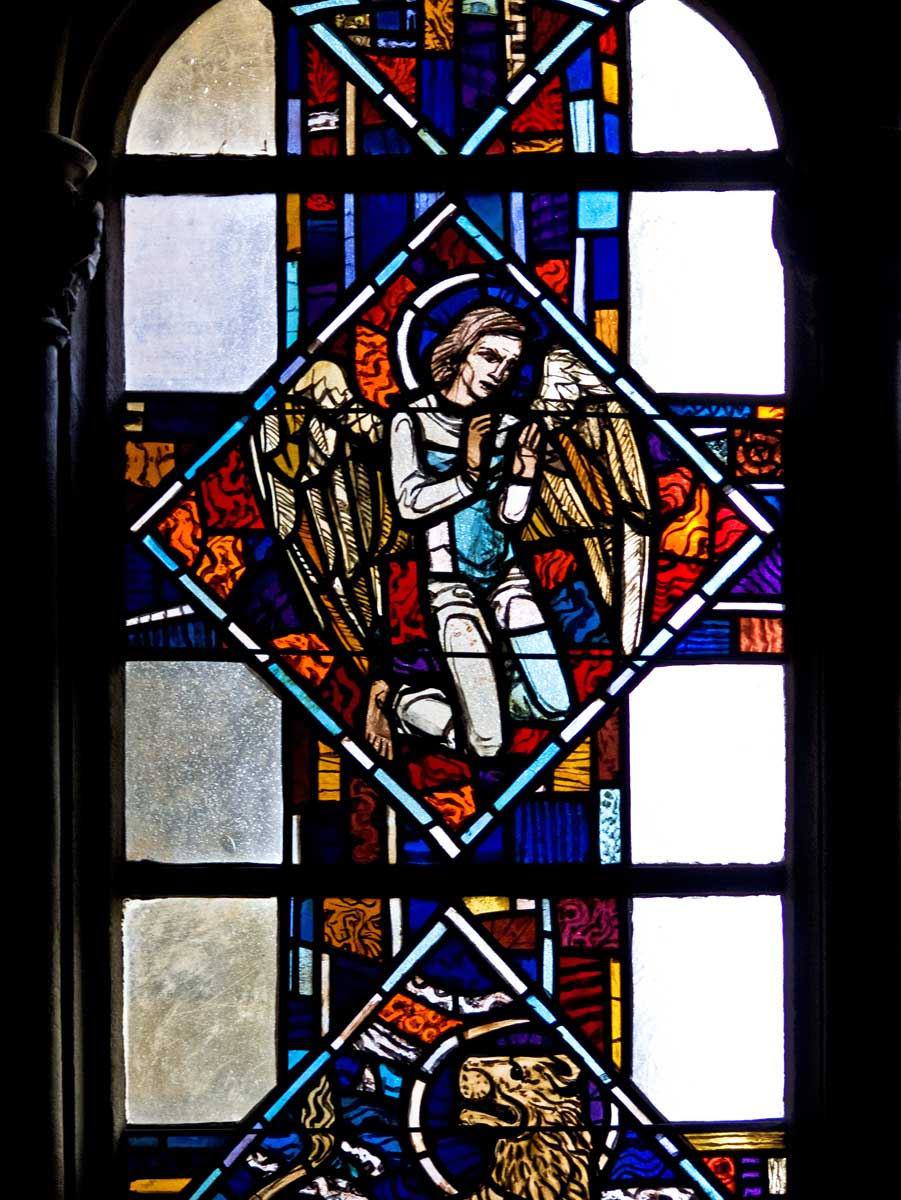 Glasfenster links oben